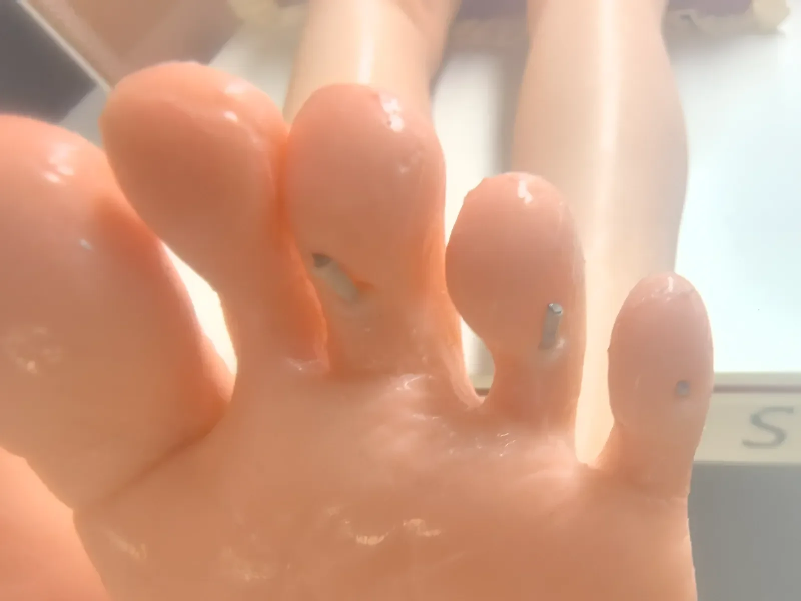 shedoll love doll real shot of toe bone penetrating the skin 5.webp
